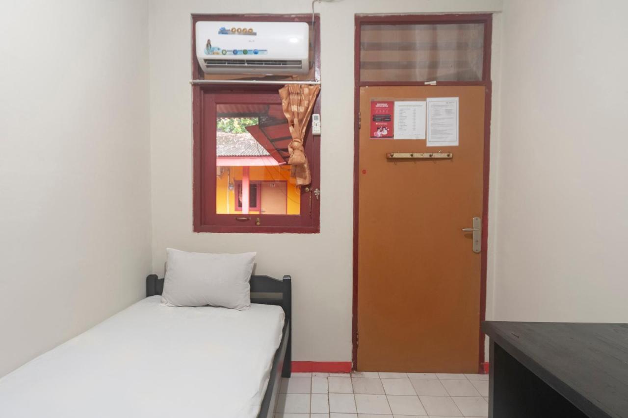 Hotel Oyo Life 3034 Taman Melati Depok Exterior foto