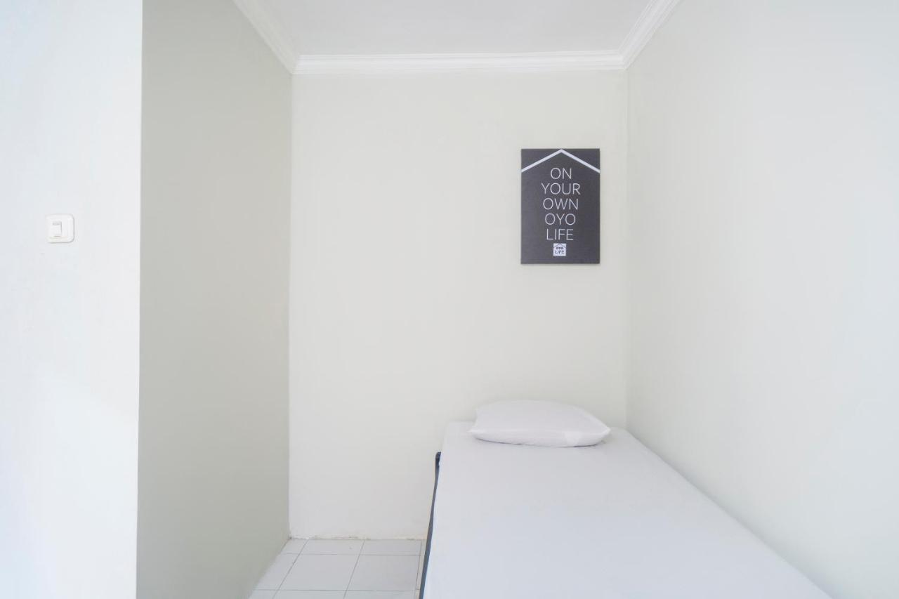 Hotel Oyo Life 3034 Taman Melati Depok Exterior foto